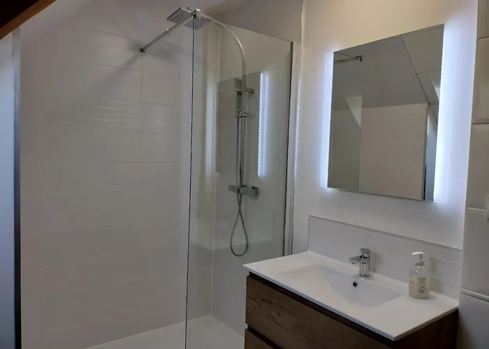 Le Douaire 6 Personnes Сasa de vacaciones *